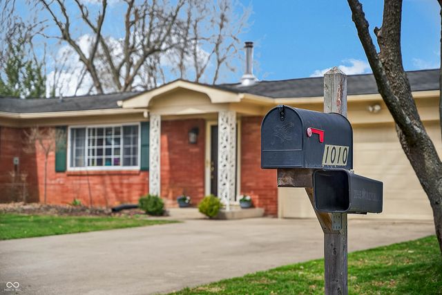 1010 Driftwood Avenue, Columbus, IN 47203
