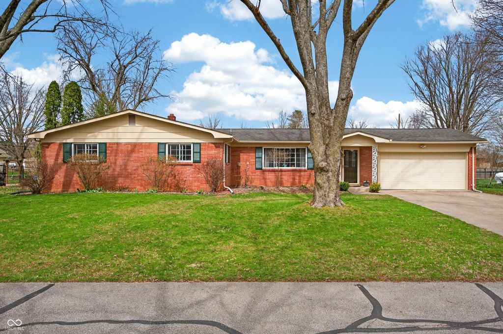 1010 Driftwood Avenue, Columbus, IN 47203