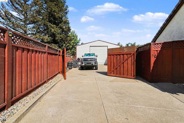 2752 Placer Dr, Oakley, CA 94561