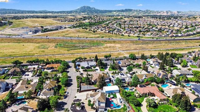2752 Placer Dr, Oakley, CA 94561