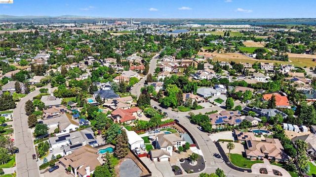 2752 Placer Dr, Oakley, CA 94561