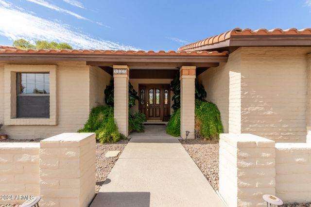 5202 W SOFT WIND Drive, Glendale, AZ 85310