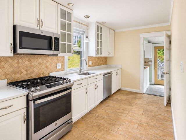 65 Chestnut St 1, Wakefield, MA 01880