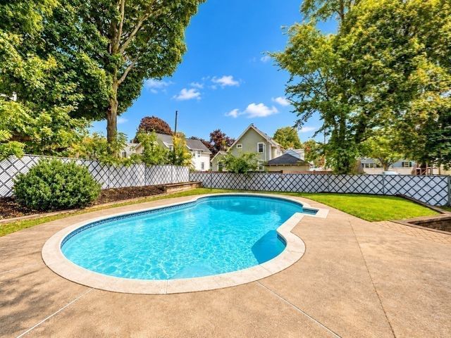 65 Chestnut St 1, Wakefield, MA 01880