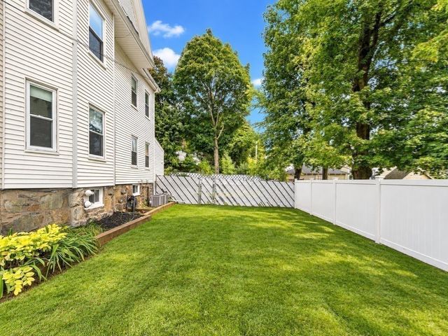 65 Chestnut St 1, Wakefield, MA 01880