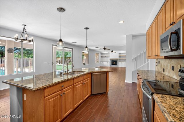 857 E CARLA VISTA Drive, Gilbert, AZ 85295