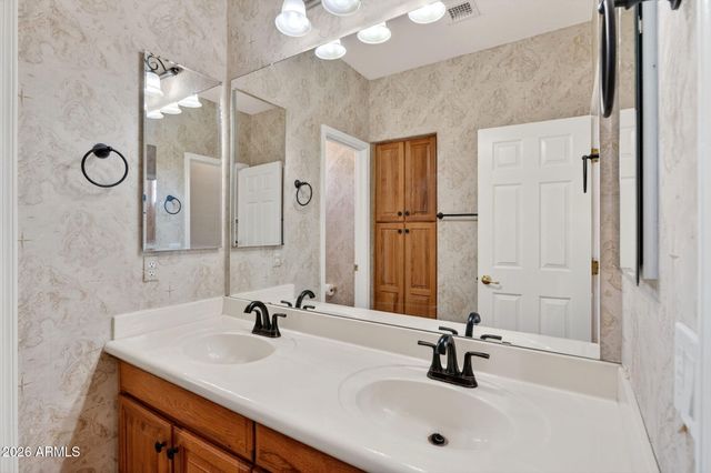 857 E CARLA VISTA Drive, Gilbert, AZ 85295