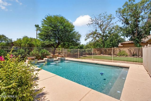 857 E CARLA VISTA Drive, Gilbert, AZ 85295