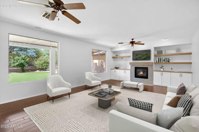 857 E CARLA VISTA Drive, Gilbert, AZ 85295