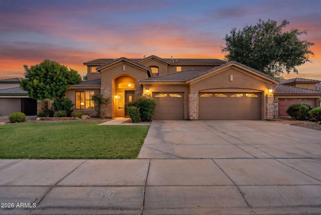 857 E CARLA VISTA Drive, Gilbert, AZ 85295
