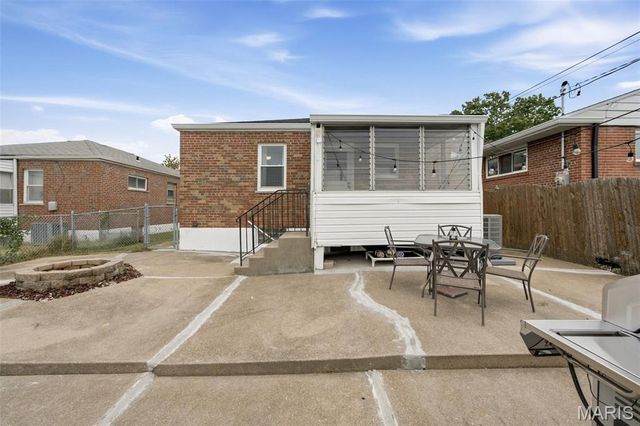 5562 Lindenwood Avenue, St Louis, MO 63109
