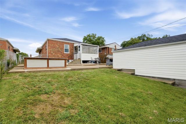 5562 Lindenwood Avenue, St Louis, MO 63109