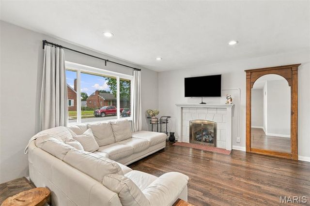 5562 Lindenwood Avenue, St Louis, MO 63109