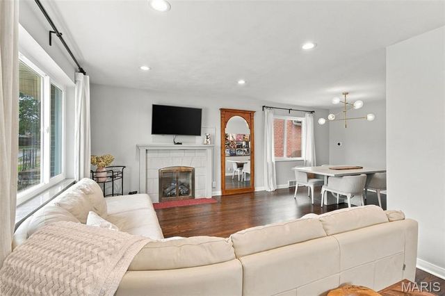5562 Lindenwood Avenue, St Louis, MO 63109