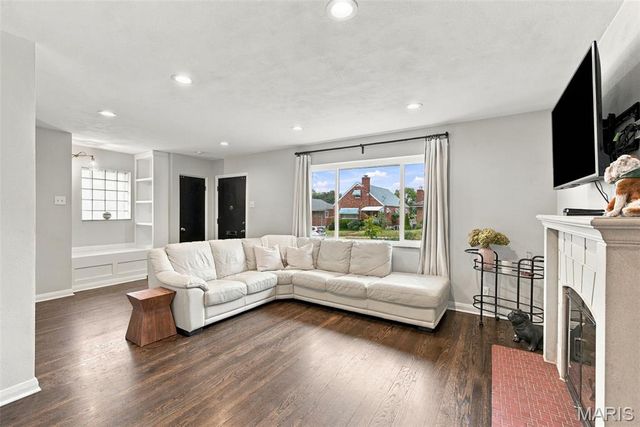 5562 Lindenwood Avenue, St Louis, MO 63109