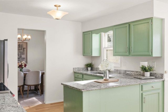 7005 Farmington Way, Madison, WI 53717