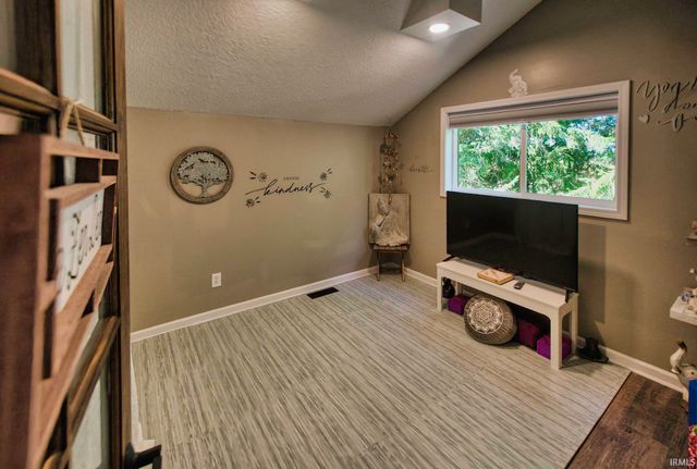 10453 N State Road 101 Highway, Decatur, IN 46733