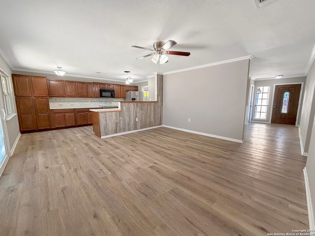 8111 Bowens Crossing, San Antonio, TX 78250