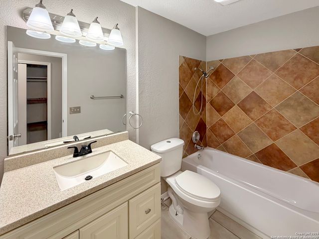 8111 Bowens Crossing, San Antonio, TX 78250