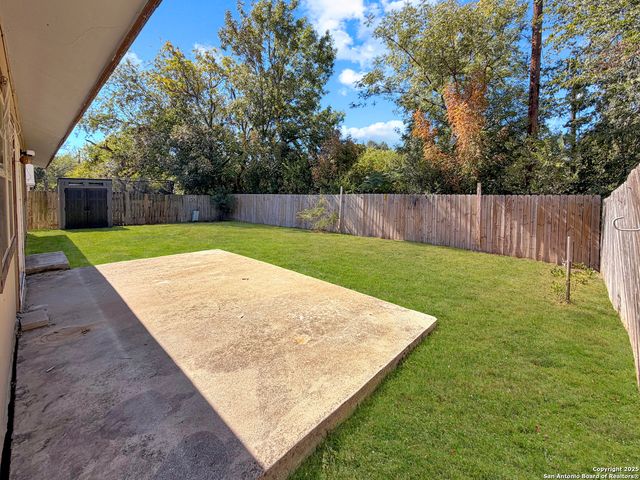 8111 Bowens Crossing, San Antonio, TX 78250