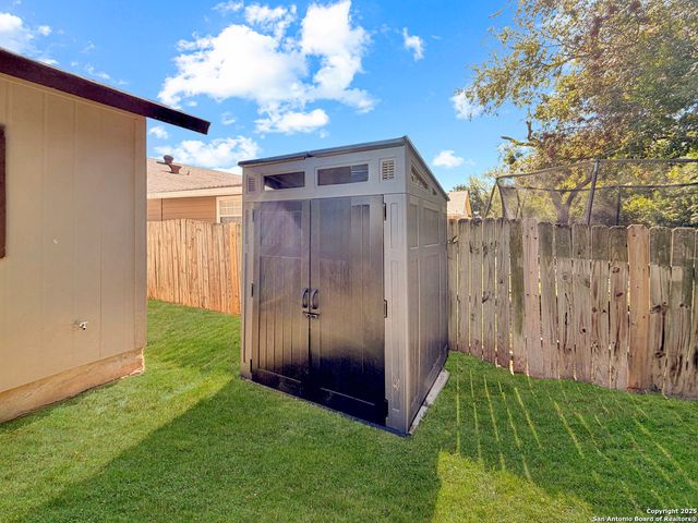 8111 Bowens Crossing, San Antonio, TX 78250