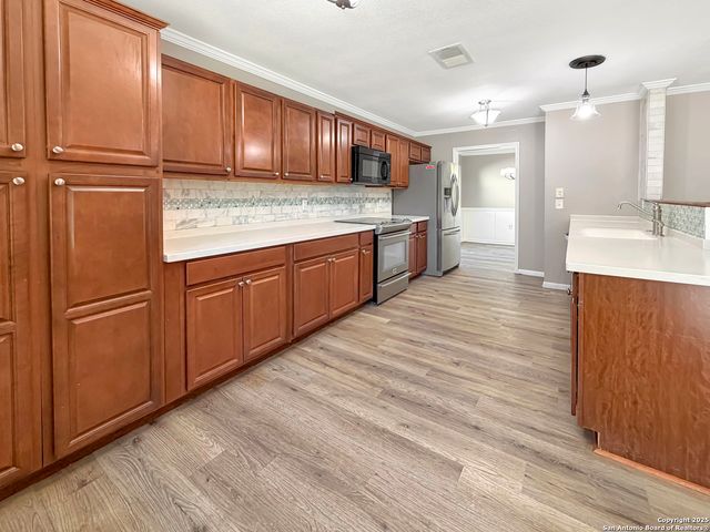 8111 Bowens Crossing, San Antonio, TX 78250