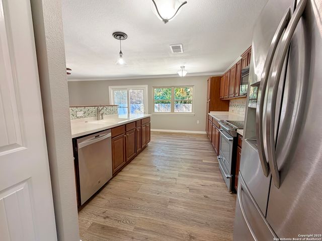 8111 Bowens Crossing, San Antonio, TX 78250