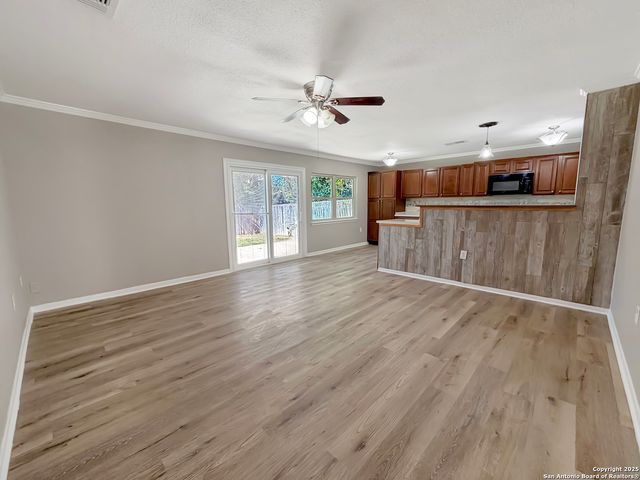 8111 Bowens Crossing, San Antonio, TX 78250