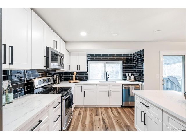 1221 Eagle St, Aurora, CO 80011