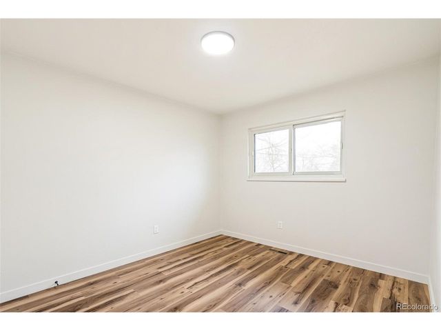 1221 Eagle St, Aurora, CO 80011