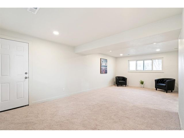 1221 Eagle St, Aurora, CO 80011