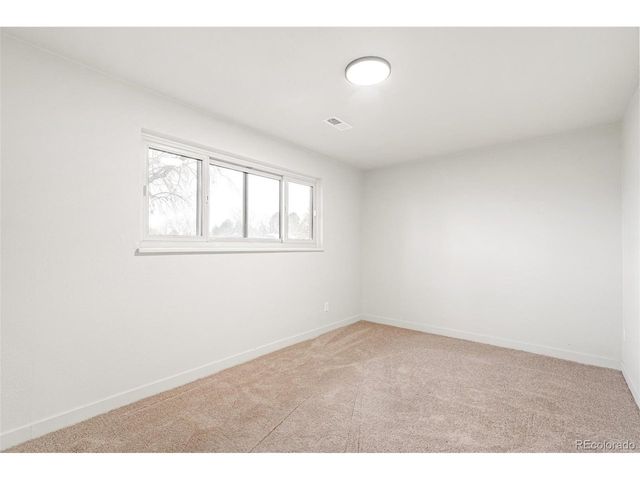 1221 Eagle St, Aurora, CO 80011