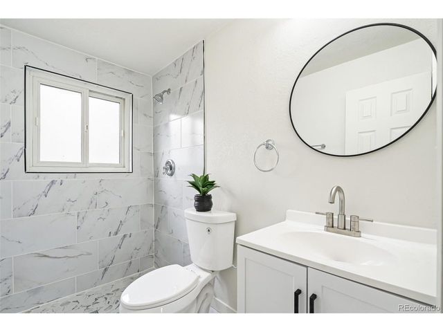 1221 Eagle St, Aurora, CO 80011