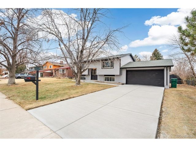 1221 Eagle St, Aurora, CO 80011