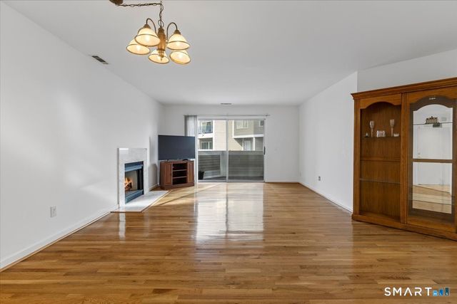 13 Harbour Close 13, New Haven, CT 06519