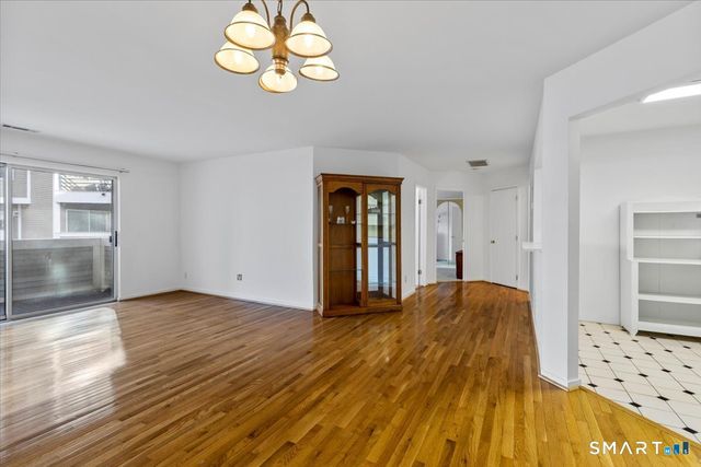 13 Harbour Close 13, New Haven, CT 06519