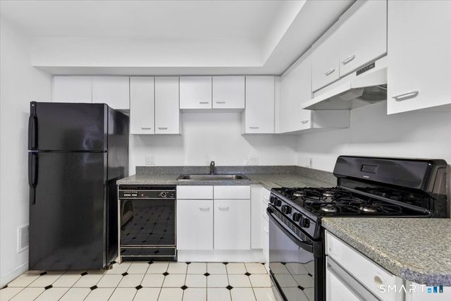13 Harbour Close 13, New Haven, CT 06519
