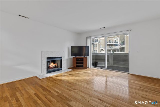 13 Harbour Close 13, New Haven, CT 06519