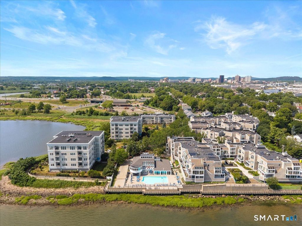 13 Harbour Close 13, New Haven, CT 06519