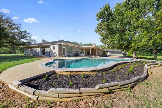 871 Cazey Loop, Franklin, TX 77856
