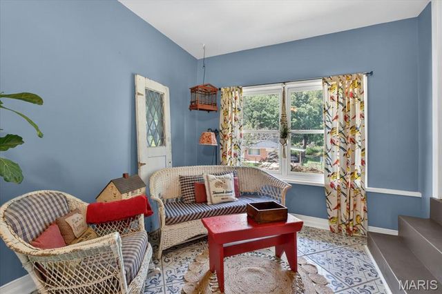 886 Woodbine Drive, St Louis, MO 63126