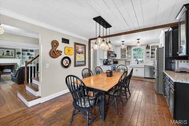 886 Woodbine Drive, St Louis, MO 63126