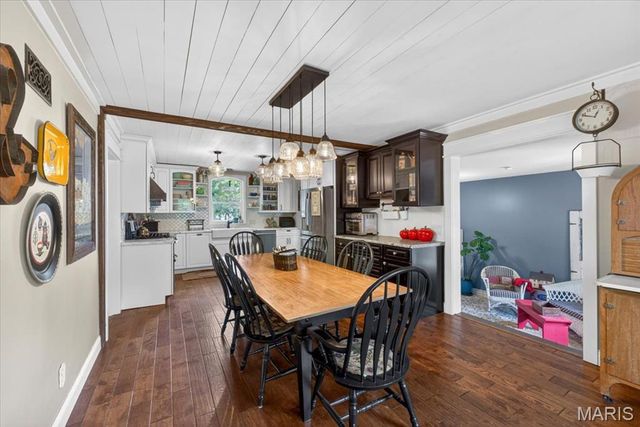 886 Woodbine Drive, St Louis, MO 63126