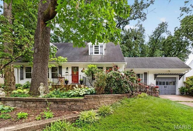 886 Woodbine Drive, St Louis, MO 63126