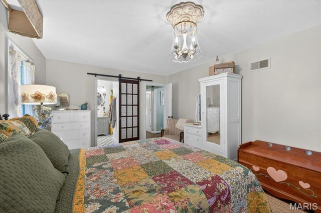 886 Woodbine Drive, St Louis, MO 63126