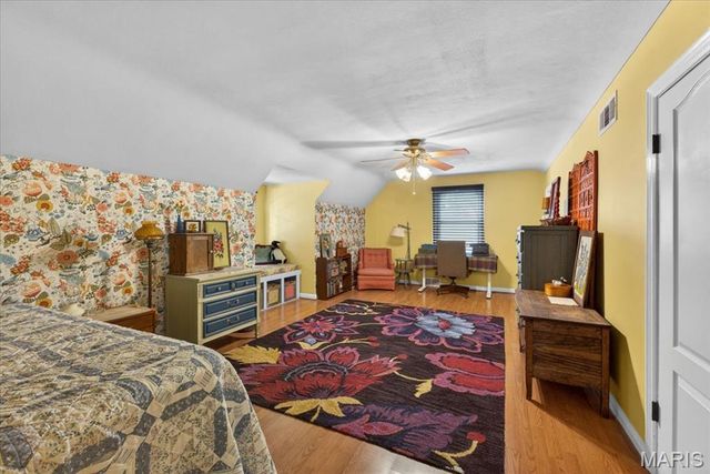 886 Woodbine Drive, St Louis, MO 63126