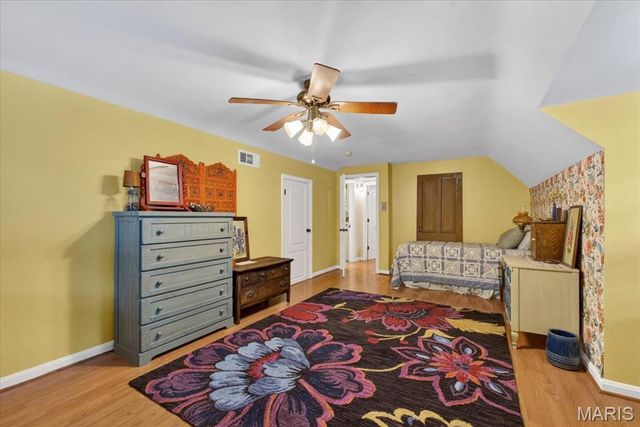 886 Woodbine Drive, St Louis, MO 63126