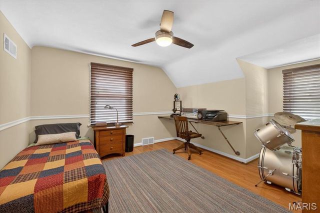 886 Woodbine Drive, St Louis, MO 63126