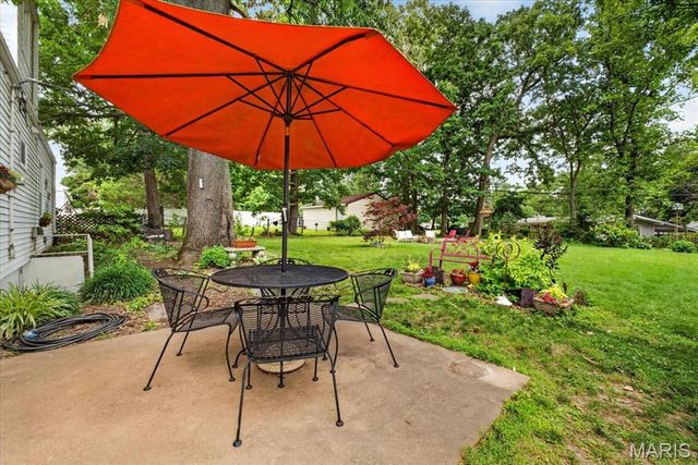 886 Woodbine Drive, St Louis, MO 63126