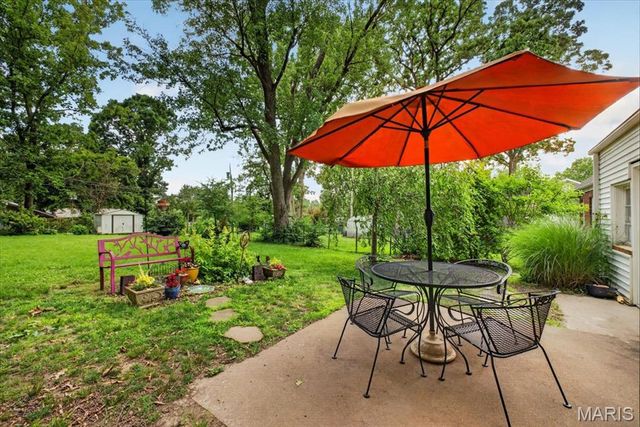 886 Woodbine Drive, St Louis, MO 63126